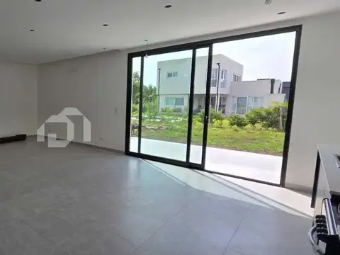 Casa 3 ambientes con 3 baños