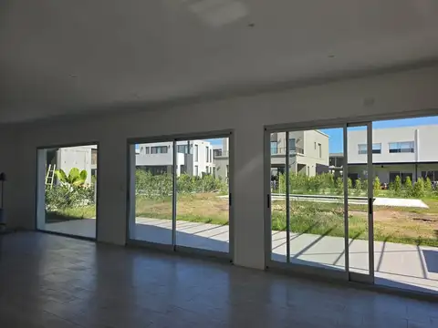 Casa 5 ambientes con 3 baños