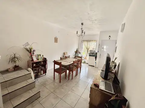 Casa 3 ambientes con 2 baños