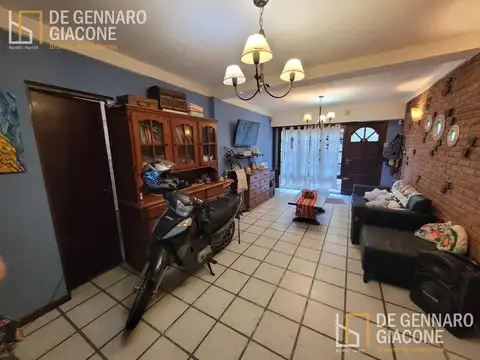 Casa 3 ambientes con 2 baños