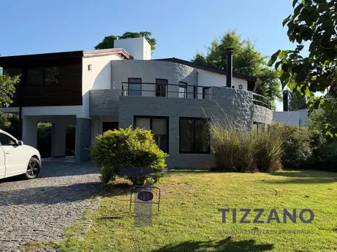 Alquiler Anual de Casa en Fincas Iraola con pileta y parque