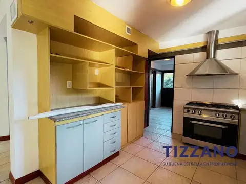 Casa en Alquiler con 5 cocheras