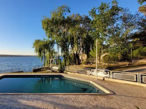 CASA FRENTE AL LAGO - COSTA AZUL