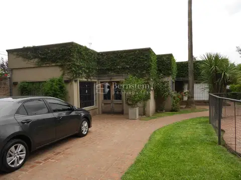 CASAQUINTA EN VENTA :: 5 AMBIENTES :: ITUZAINGO NORTE