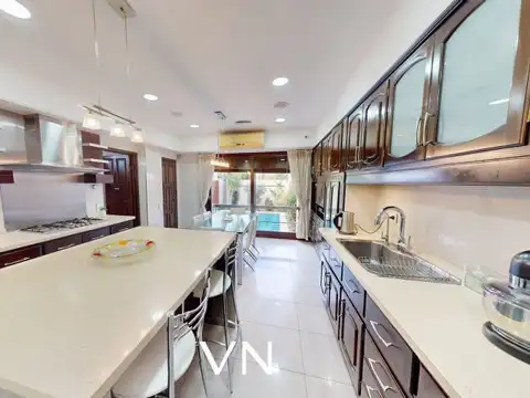 Casa de 4 pisos en Devoto en Venta – Piscina, Quincho y Parrilla