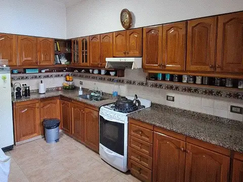 Excelente casa a la venta zona residencial.-