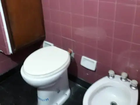 Casa de 3/4 amb, con garage pasante.-