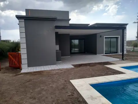 Casa en Venta con 2 cocheras