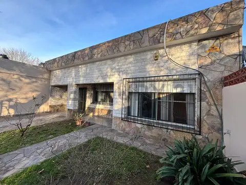 Casa en Venta 3 Dormis. en el Centro de Granadero Baigorria