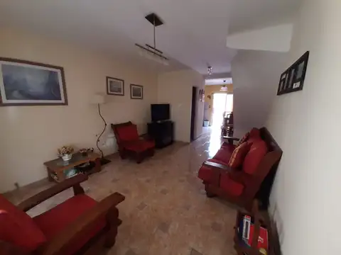 TRIPLEX - 3 DORMITORIOS - AL FRENTE - COCHERA - 104 M2  