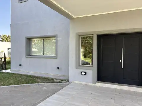 Casa en Alquiler de 3 dormitorios