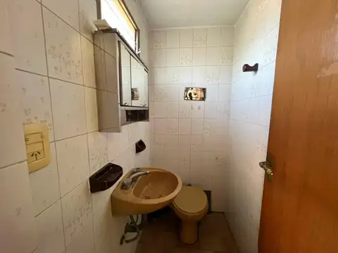 Oficina 4 ambientes con 2 baños