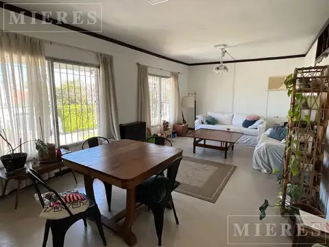 Casa 7 ambientes con 2 baños