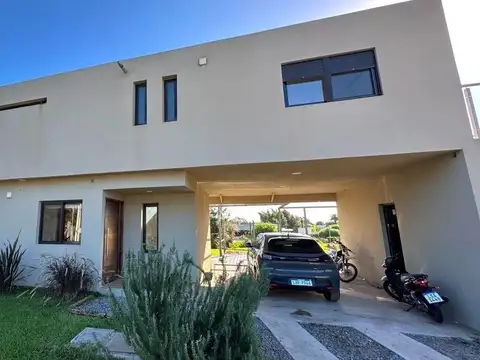 Casa en venta - 3 Dormitorios 2 Baños - Colonia