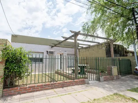 SE VENDE CASA GUADALUPE OESTE! APTA A CREDITO