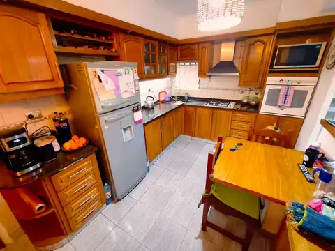 Casa 5 ambientes con 2 baños