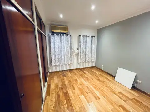 Casa 6 ambientes con 2 baños