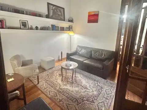 Unidad de estilo con pisos de pinotea y patio cubierto