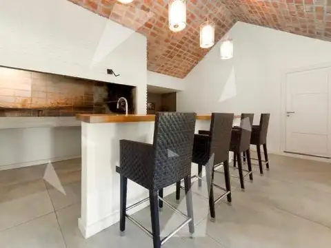 Casa 8 ambientes con 8 baños