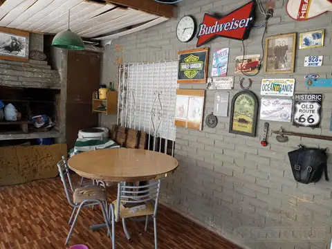 VENTA CASA A REFACCIONAR CON PILETA PILAR CENTRO