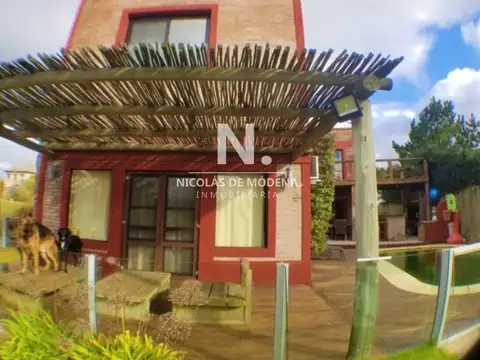 Casa 5 ambientes con 4 baños