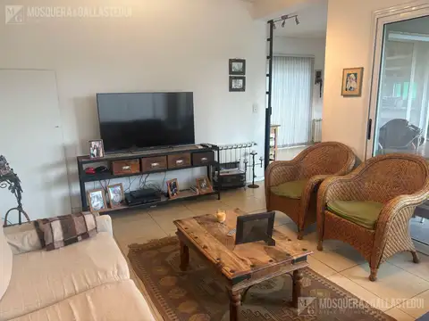 Casa en Venta con 4 cocheras