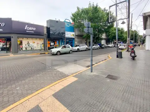 Ugarte 4024/26 entre Av. Mitre y Sargento Cabral