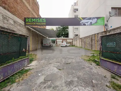 Ugarte 4024/26 entre Av. Mitre y Sargento Cabral