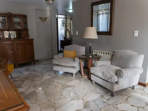 Casa en Venta con 4 cocheras
