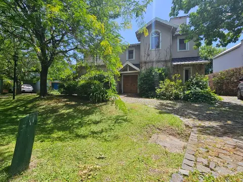 Av. Benavidez  al 900