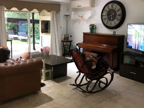 Casa 5 ambientes con 4 baños