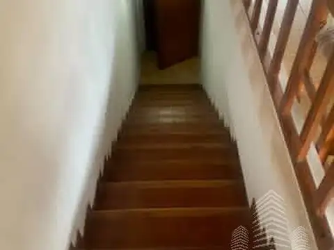 Casa 7 ambientes con 2 baños