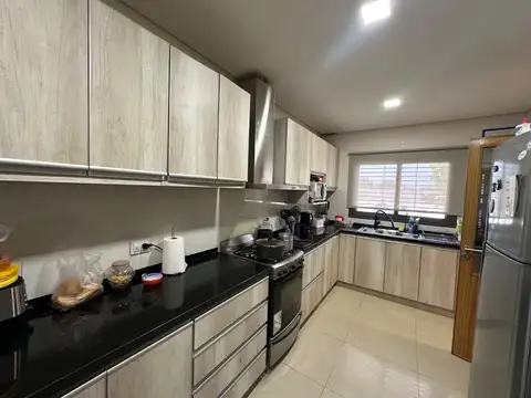 Casa 5 ambientes con 2 baños