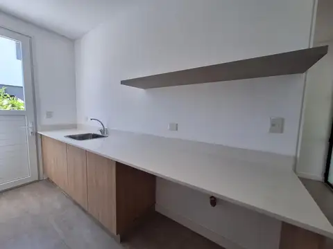 Casa 5 ambientes con 3 baños