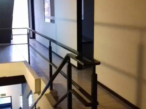 EXCELENTE GALPON, DEPOSITO O LOCAL CON DEPOSITO EN CASEROS C