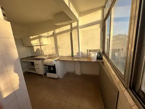 DEPTO 4 AMB C/PATIO Y COCHERA