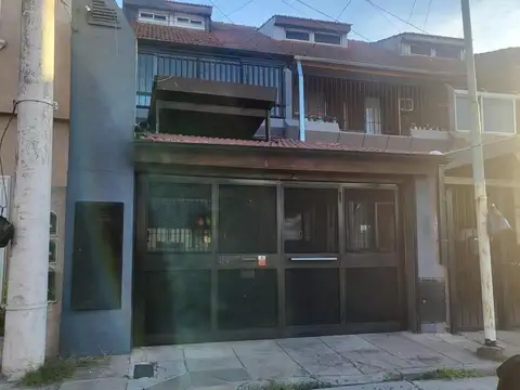 Moderno triplex de 5 amb en Villa Sarmiento