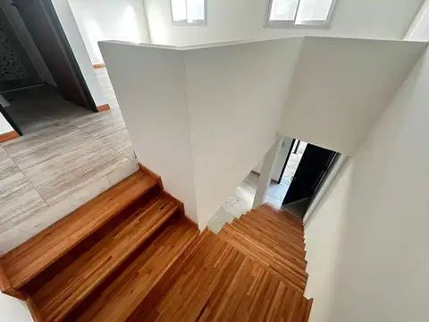 Depto Tipo Casa en Venta en Valentin Alsina, USD 56.000