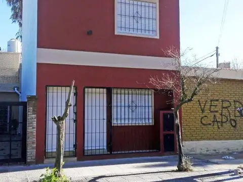 Departamento tipo casa en alquiler en Castelar Sur