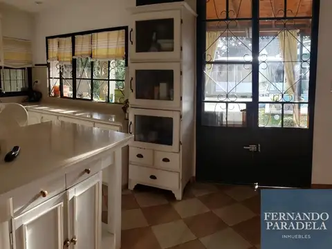 Casa 5 ambientes con 2 baños