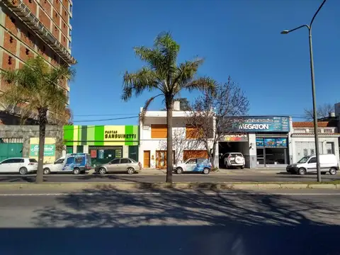 27 de Febrero 1500 - Casa al frente con cochera -Constructoras PB + 11 Pisos