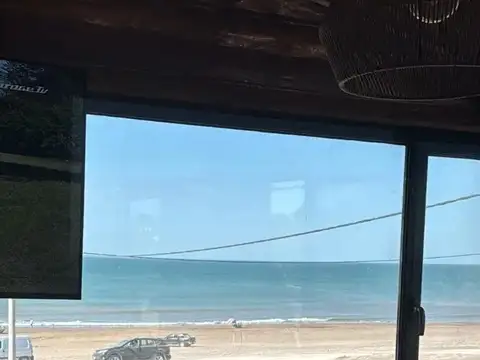 Casa en venta - 5 Dormitorios 3 Baños - Claromecó