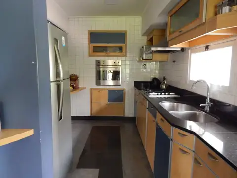 Casa en Venta con 3 cocheras