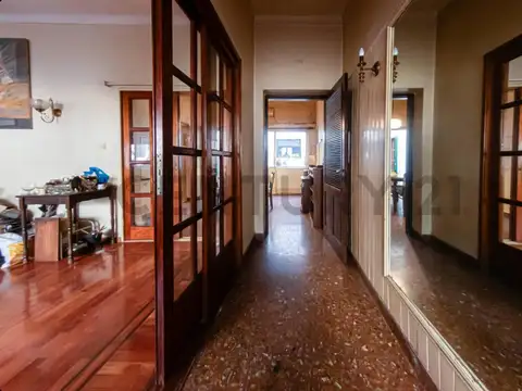 Casa 4 ambientes con 2 baños