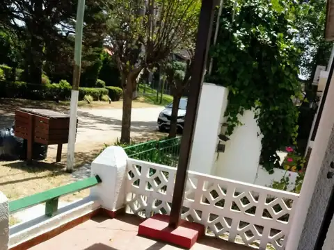 VENDO CASA PH TIPO DEPARTAMENTO JARDÍN PRIV. AL FRENTE 170 MTS MAR: V3784