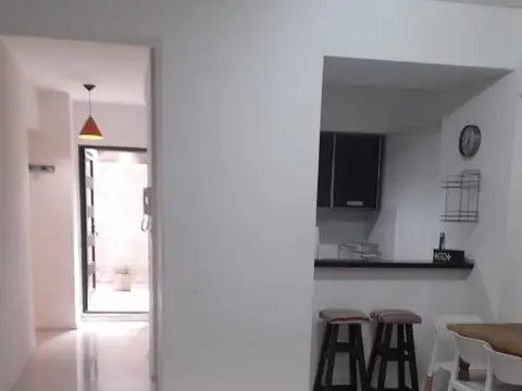 ALQUILER  1 AMBIENTE CON PATIO Y BALCON, ABASTO/ ALMAGRO.-