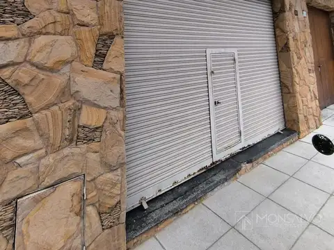 Italia al 5900 entre Profersor Simon y Sgto. Cabral