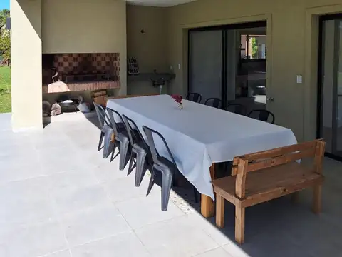 Casa en alquiler en El Ombú