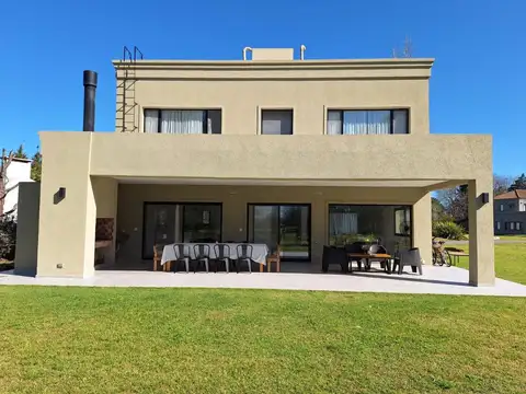 Casa en Alquiler en Tristan Suarez, USD 1.400