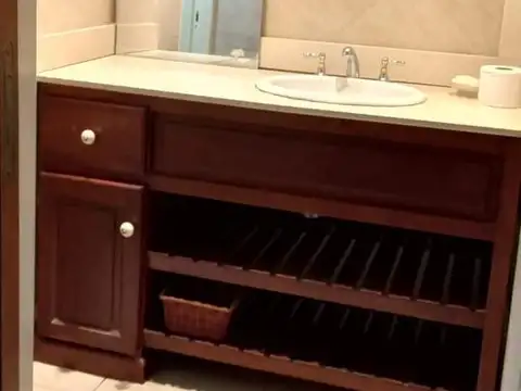 Casa 8 ambientes con 4 baños